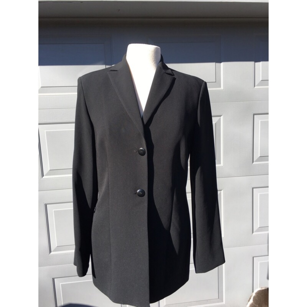 Burns 2 button notched collar zipper side  pockets